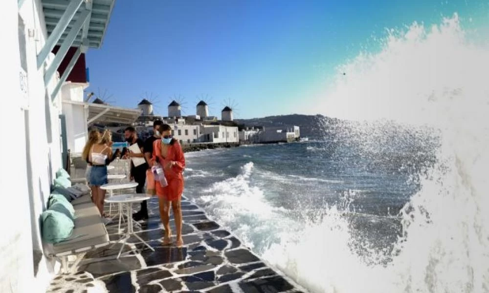 Κορονοϊός: Η μετάλλαξη Δέλτα «σαλπάρει» για τα νησιά – Οι επτά προορισμοί